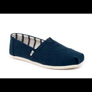 Toms Navy Blur shoes never worn!